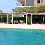 Lujoso, último piso con salida directa a la playa