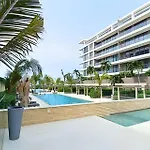 Lujoso, último piso con salida directa a la playa