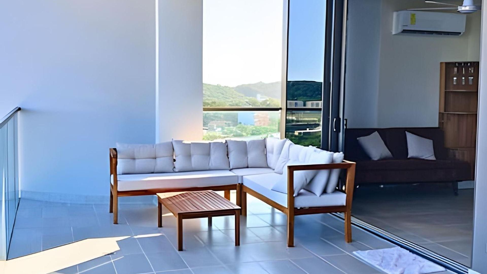 Lujoso, último Piso Con Salida Directa A La Playa Apartamento