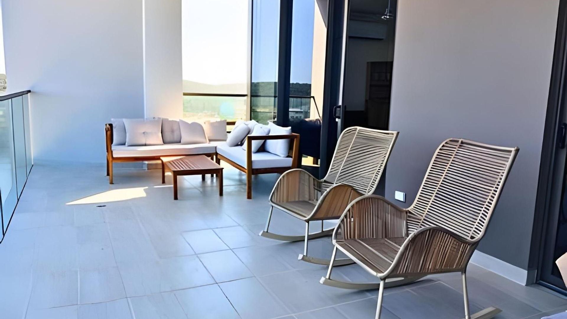 Apartamento Lujoso, último Piso Con Salida Directa A La Playa