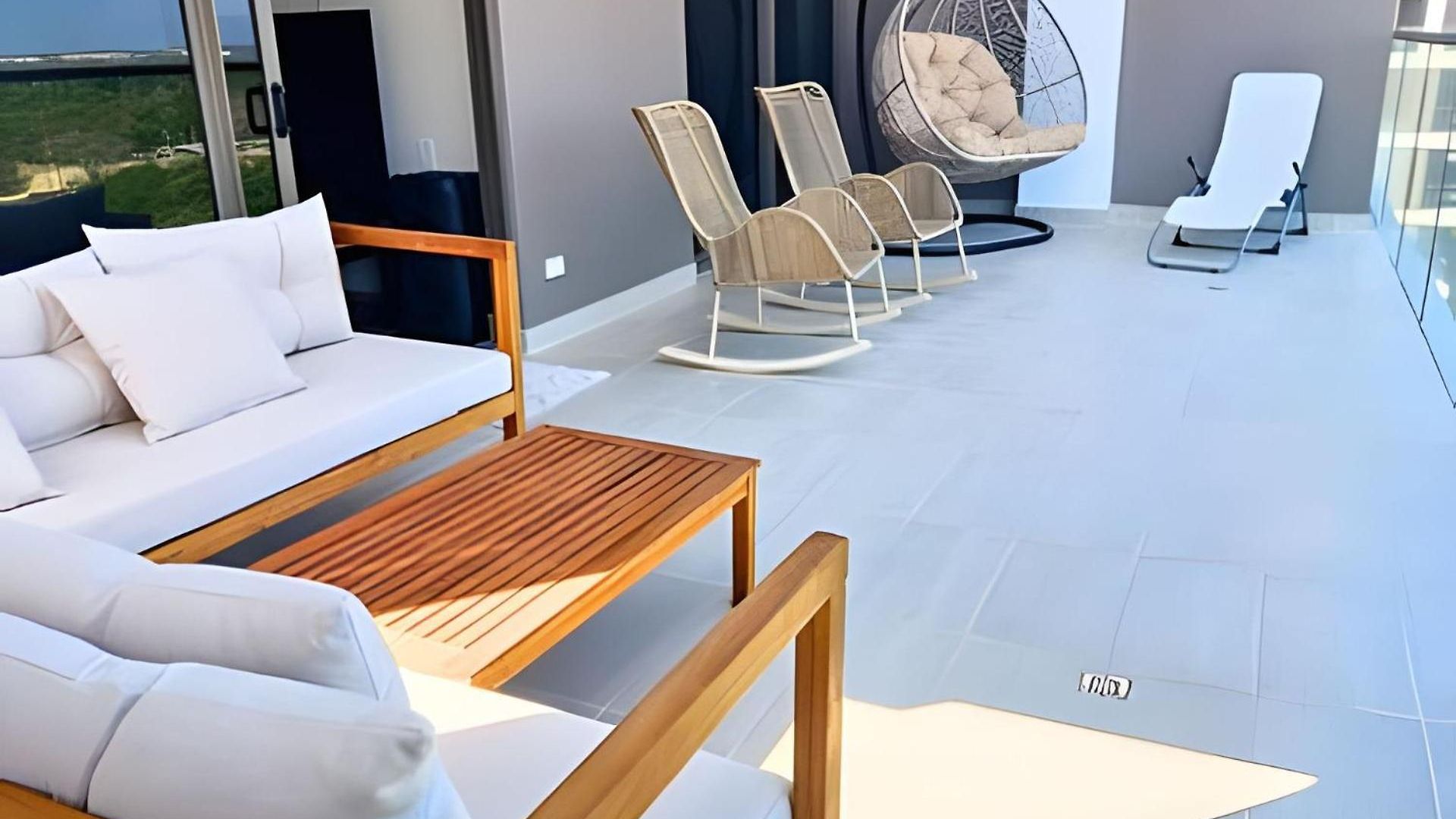 Lujoso, último Piso Con Salida Directa A La Playa