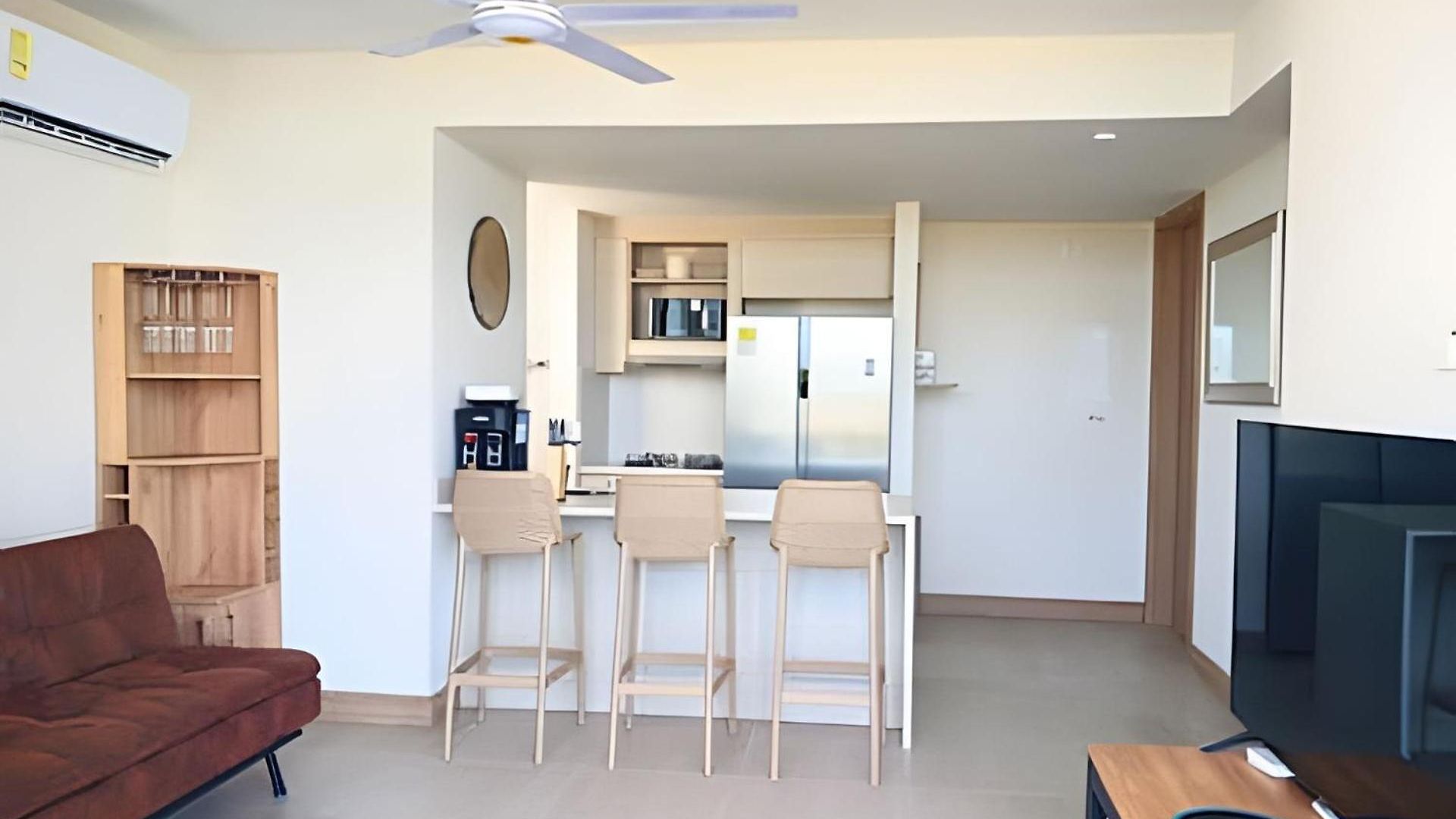 Lujoso, último Piso Con Salida Directa A La Playa Apartamento