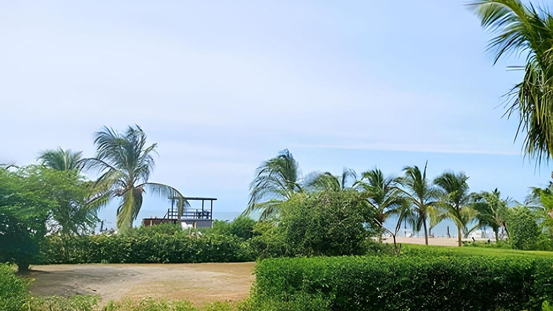 Lujoso, último Piso Con Salida Directa A La Playa Apartamento