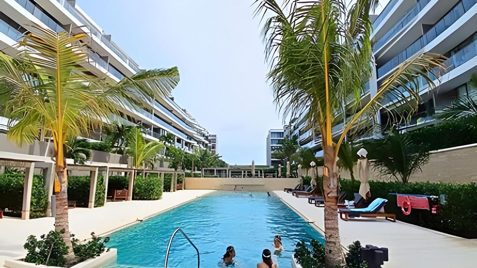 Lujoso, último Piso Con Salida Directa A La Playa Apartamento