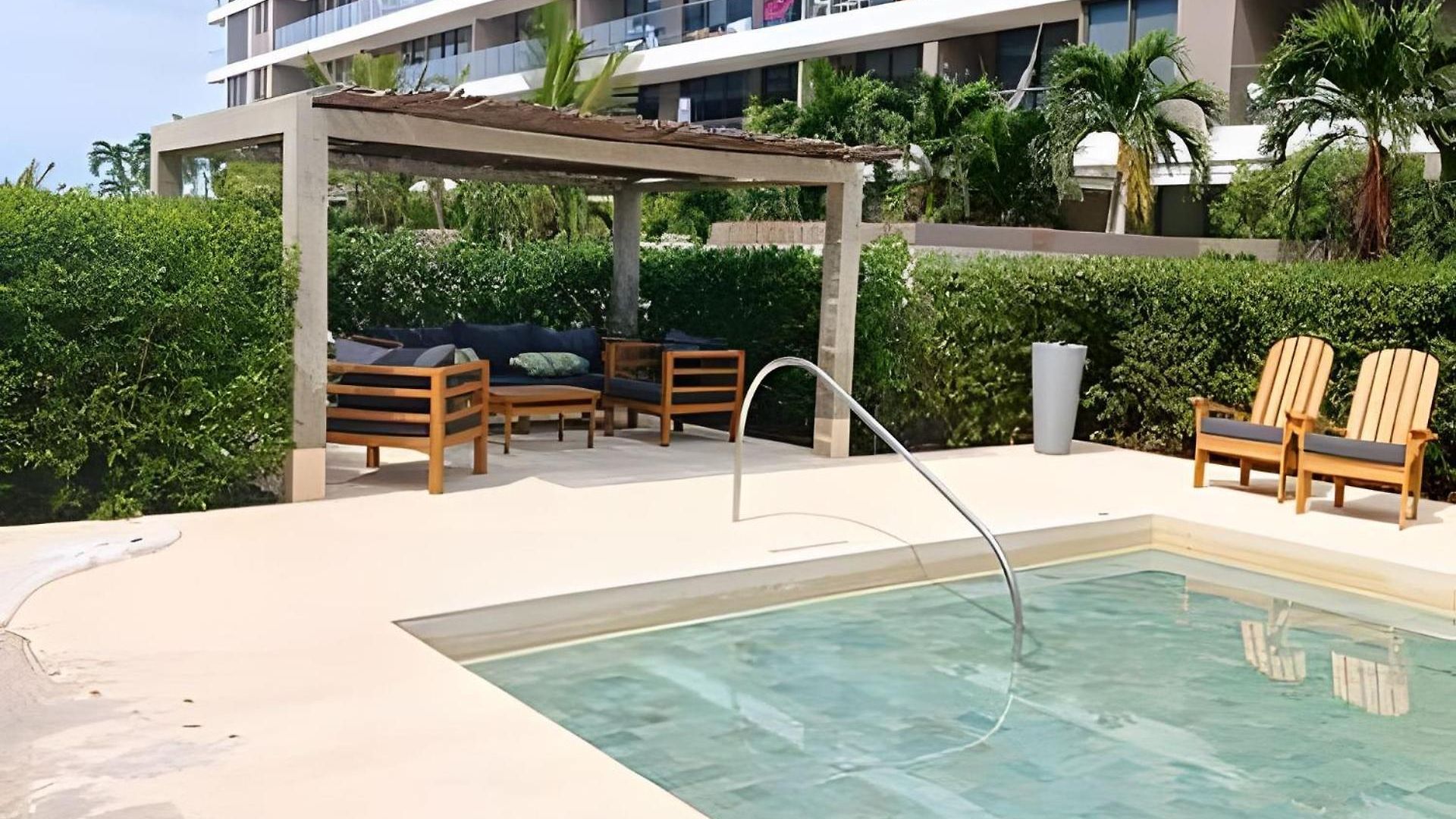 Lujoso, último Piso Con Salida Directa A La Playa Apartamento