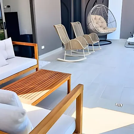 Lujoso, último Piso Con Salida Directa A La Playa