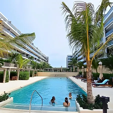 Lujoso, último Piso Con Salida Directa A La Playa Apartamento