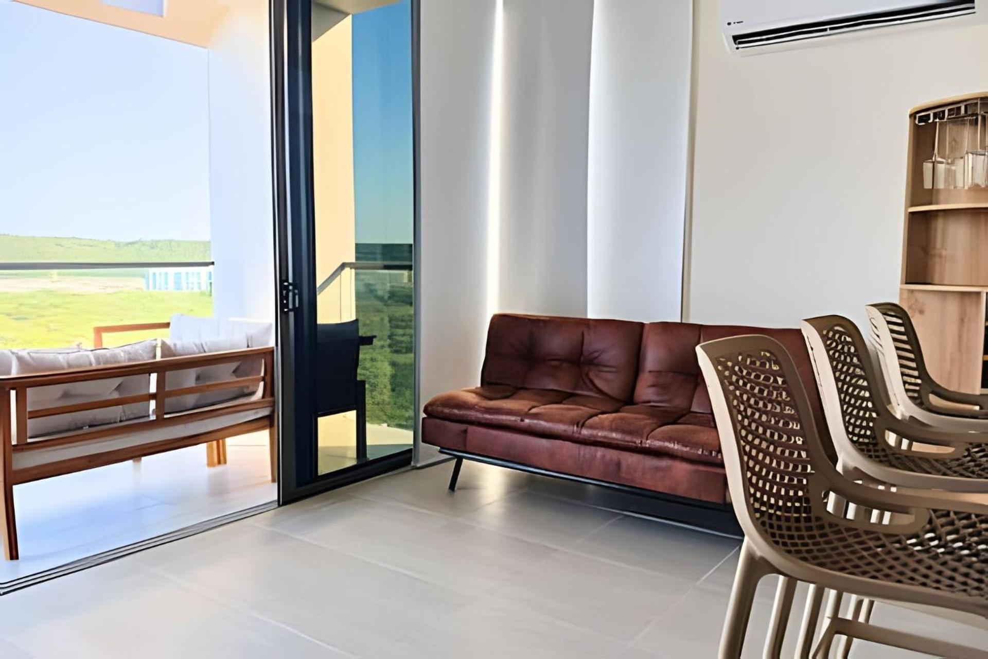 Apartamento Lujoso, Ultimo Piso Con Salida Directa A La Playa *