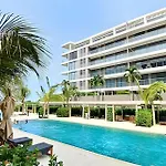 Lujoso, último piso con salida directa a la playa