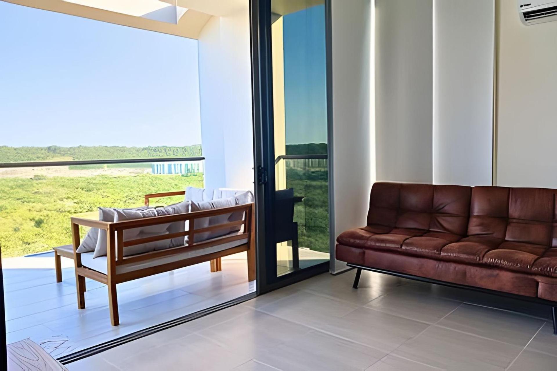 Lujoso, último Piso Con Salida Directa A La Playa *